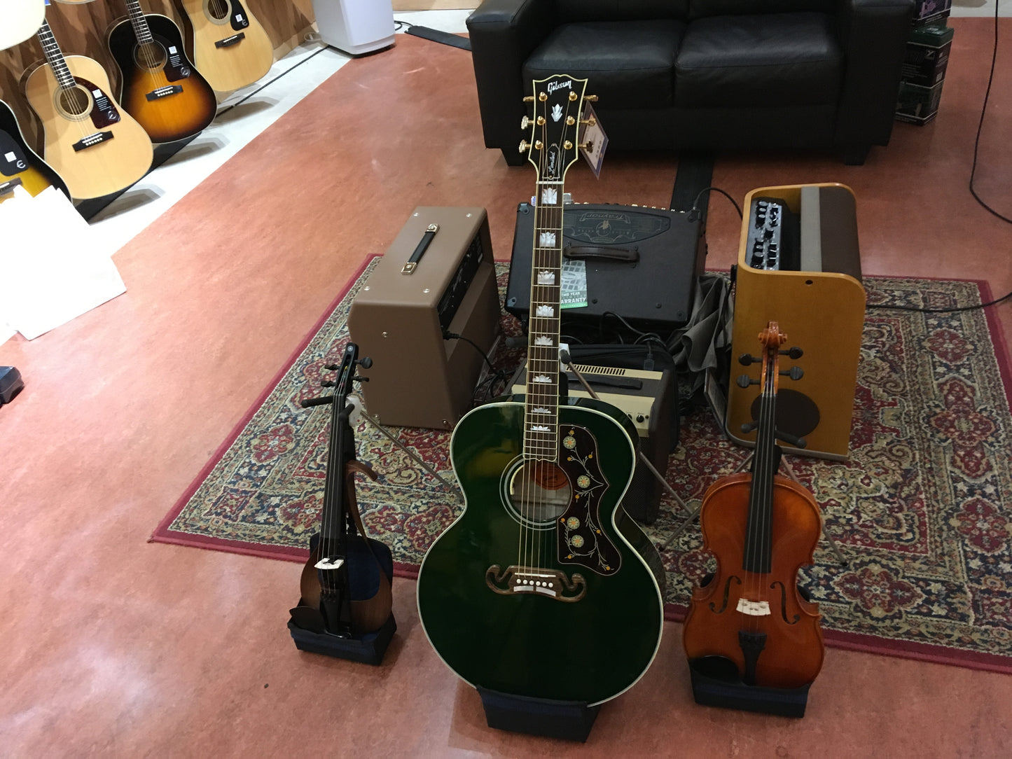 Soporte Breeze para guitarras acústicas estándar y otros instrumentos de gran tamaño