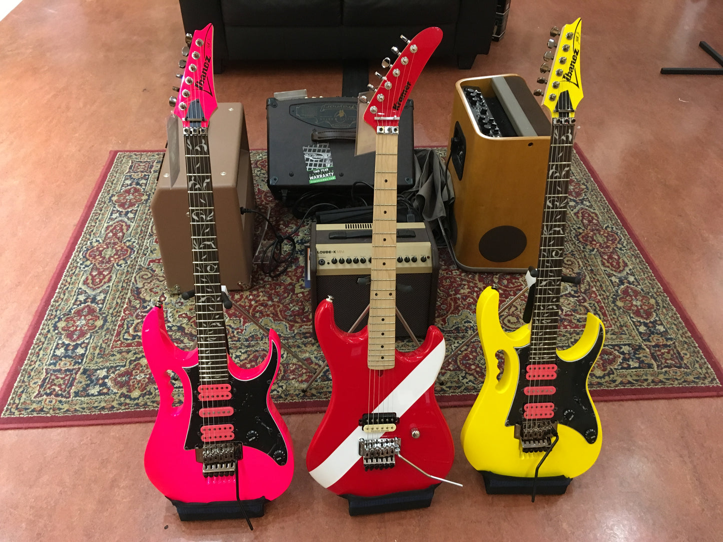 Breeze Stand for Electric/Bass Guitars & other Medium-Sized Instruments