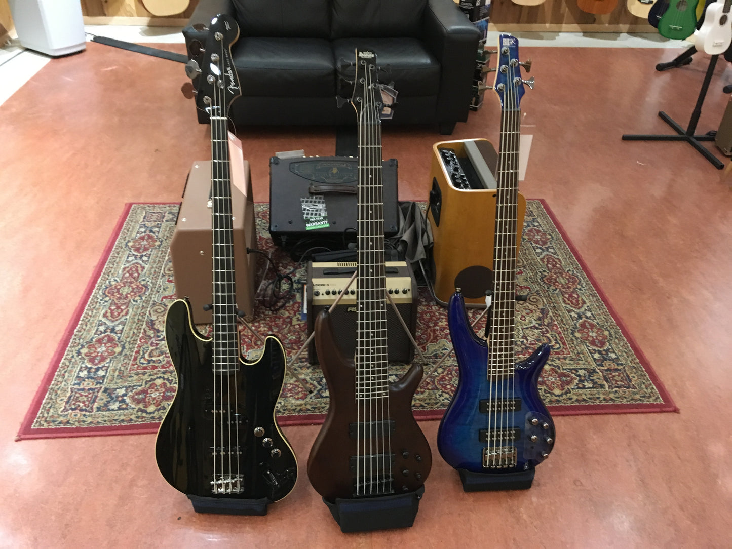 Breeze Stand for Electric/Bass Guitars & other Medium-Sized Instruments