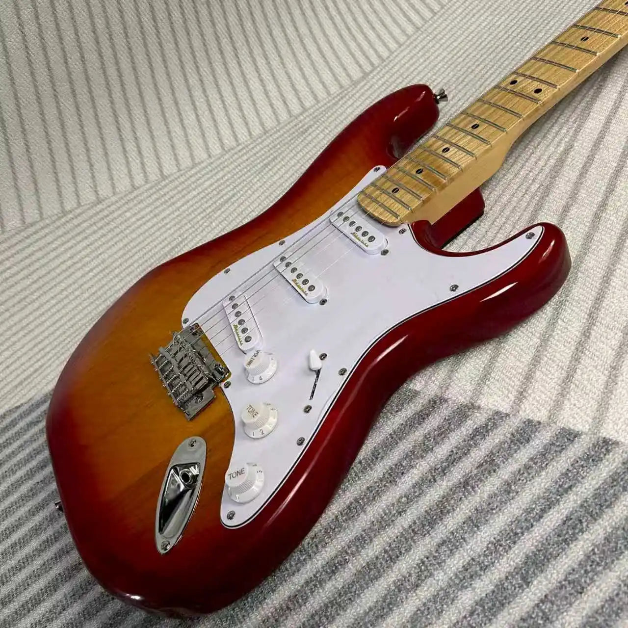 Electric Guitar Cherry Sunburst Color Maple Fretboard Mahogany Body