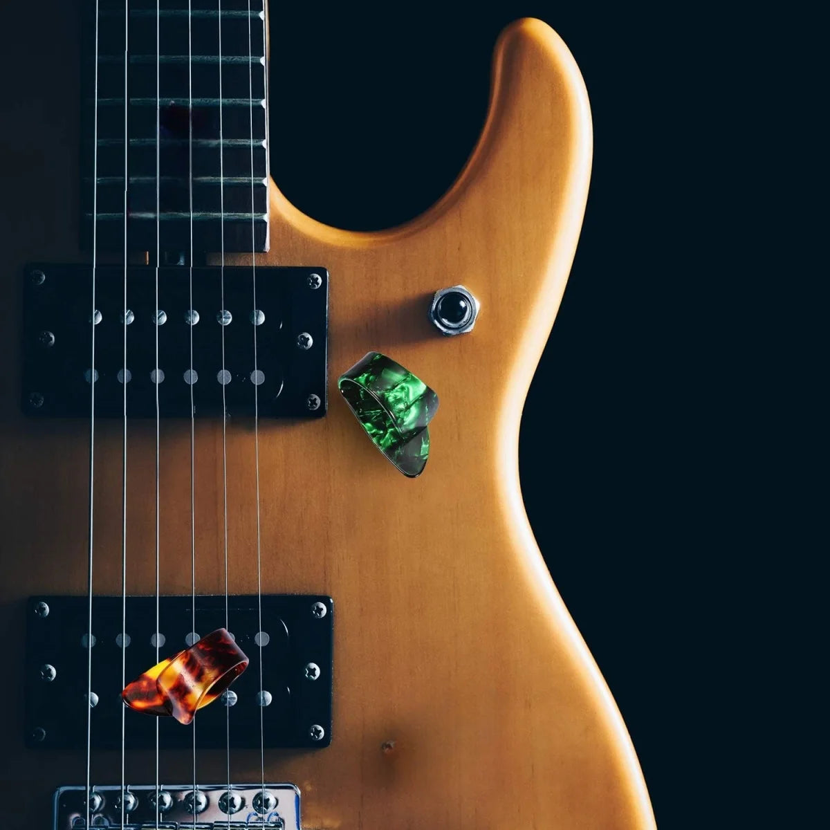 4Pcs Guitar Thumb Picks & Finger Picks,2 Colors Celluloid Flat Thumbpicks /Guitar Replacement Instrument Playing Accessories